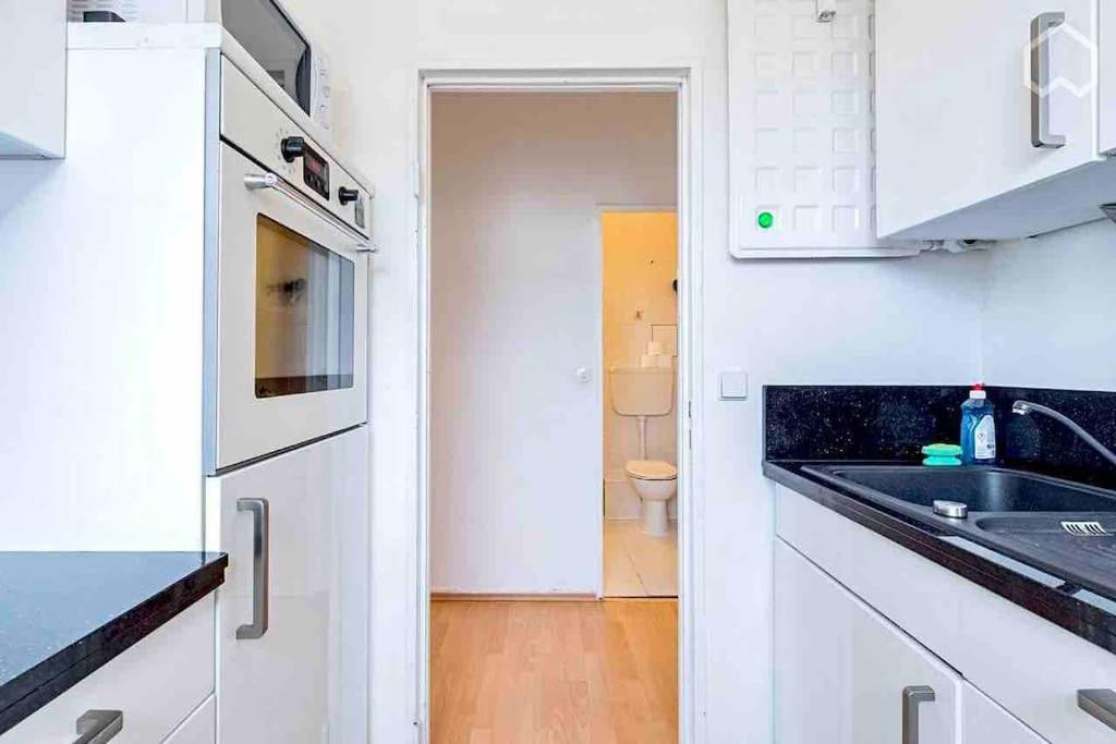 Apartment Modern & Bright +parking @kurfuerstendamm