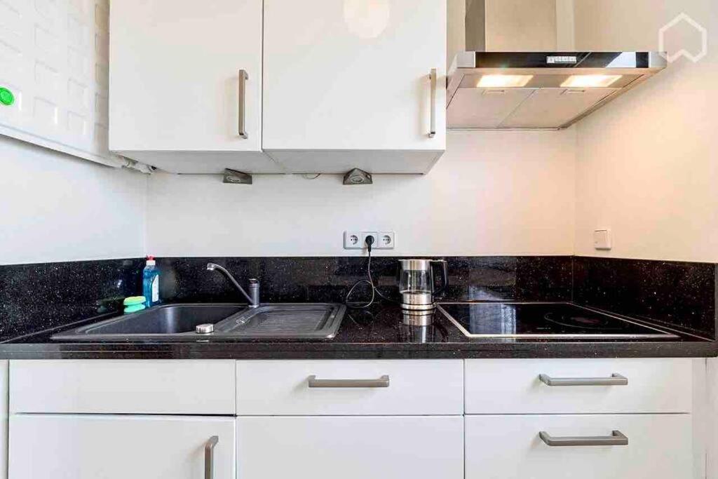 Modern & Bright +parking @kurfuerstendamm Apartment