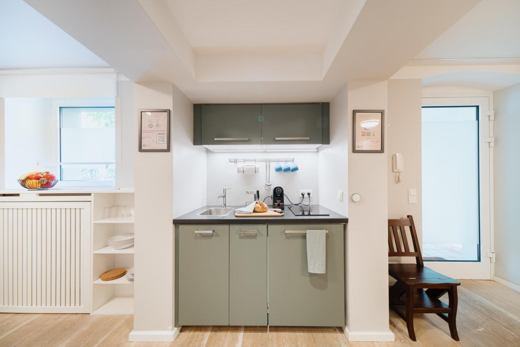 Apartment Homely - Cozy Studio, Modern, Near Theater & Kurfuerstendamm