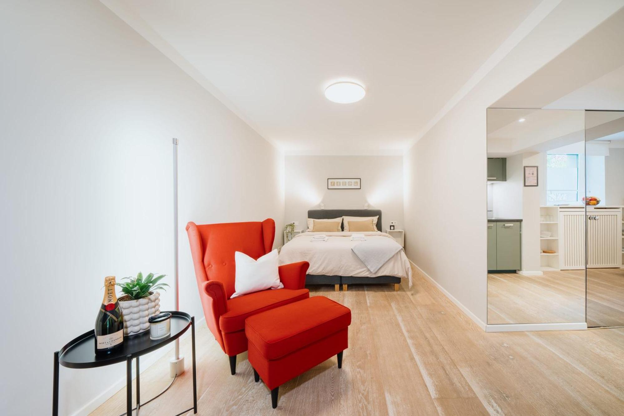 Homely - Cozy Studio, Modern, Near Theater & Kurfuerstendamm Apartment Berlin