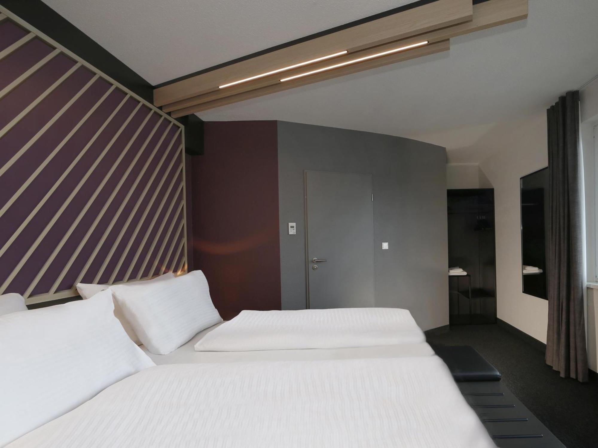 City-west Hotel
