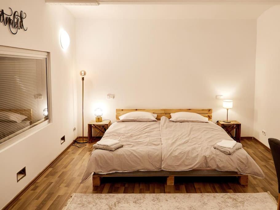 210 M2 Loft Mit Terasse 2b 3r Kreuzberg *