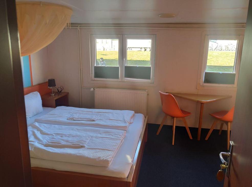 Shipotel-Berlin Gmbh, Shipotel Eastern & Shipotel Western 2* Berlin
