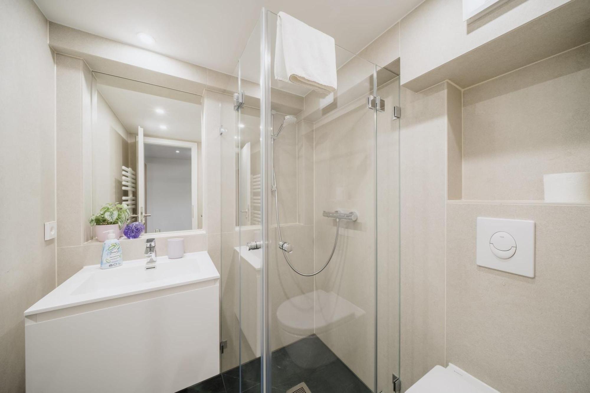 Homely - Luxury Loft, Modern, Near Kurfuerstendamm I Cafe Apartment *