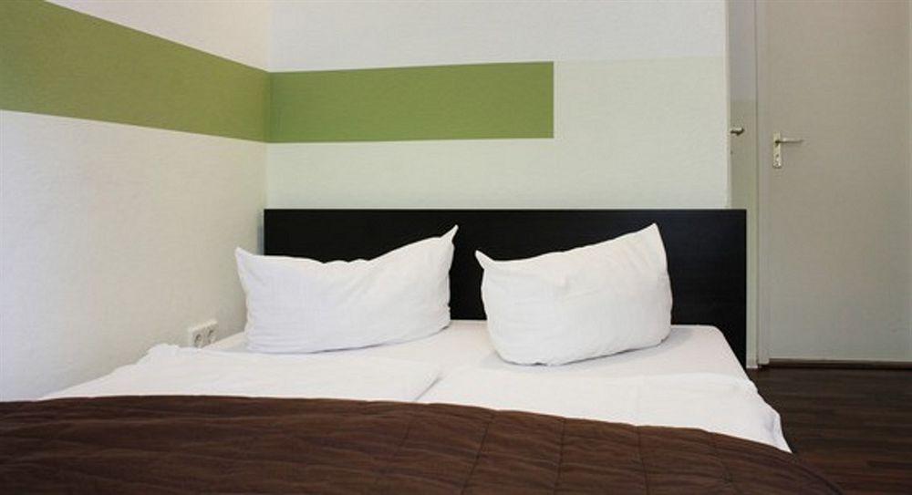 Overnight Hotel