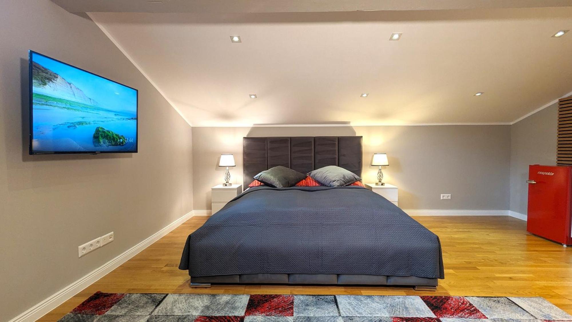 3 Rooms - Zimmervermietung Naehe Flughafen Ber - Gratis Wlan, Parken & Netflix Homestay Berlin