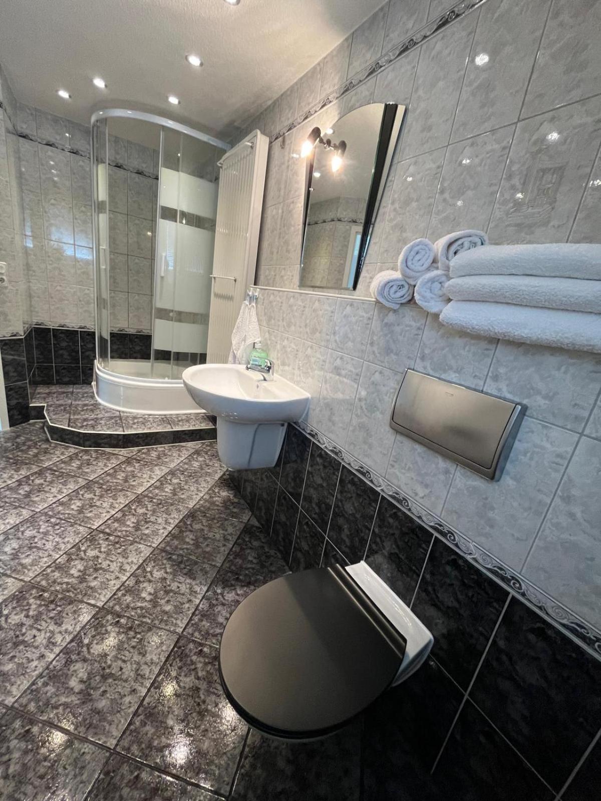 Frundsberg 24-ferienhaus, Zentral Im Herzen Berlins, Pkw-stellplatz Und W-lan Kostenlos Holiday home