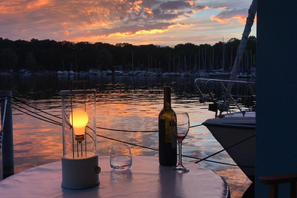 Hausboot Vom Feinsten Botel Berlin