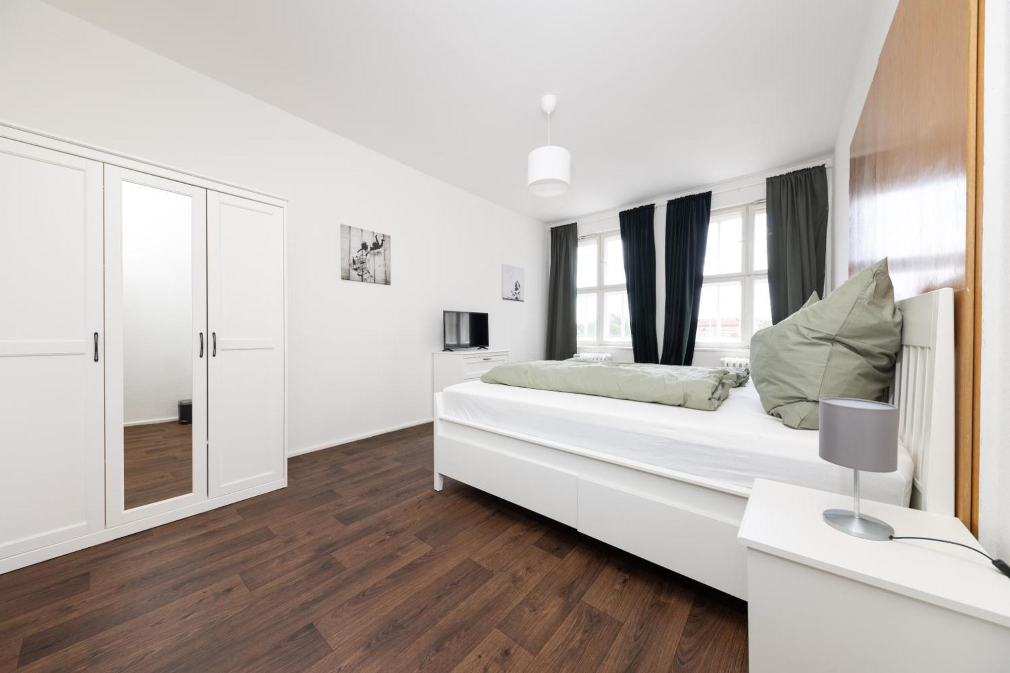 160qm 6-zimmer Banksi-galerie-apartment Hauptbahnhof Apartment