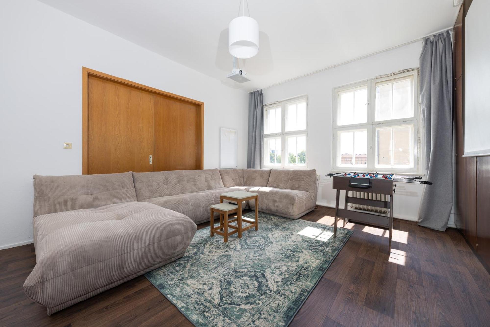 160qm 6-zimmer Banksi-galerie-apartment Hauptbahnhof Apartment *