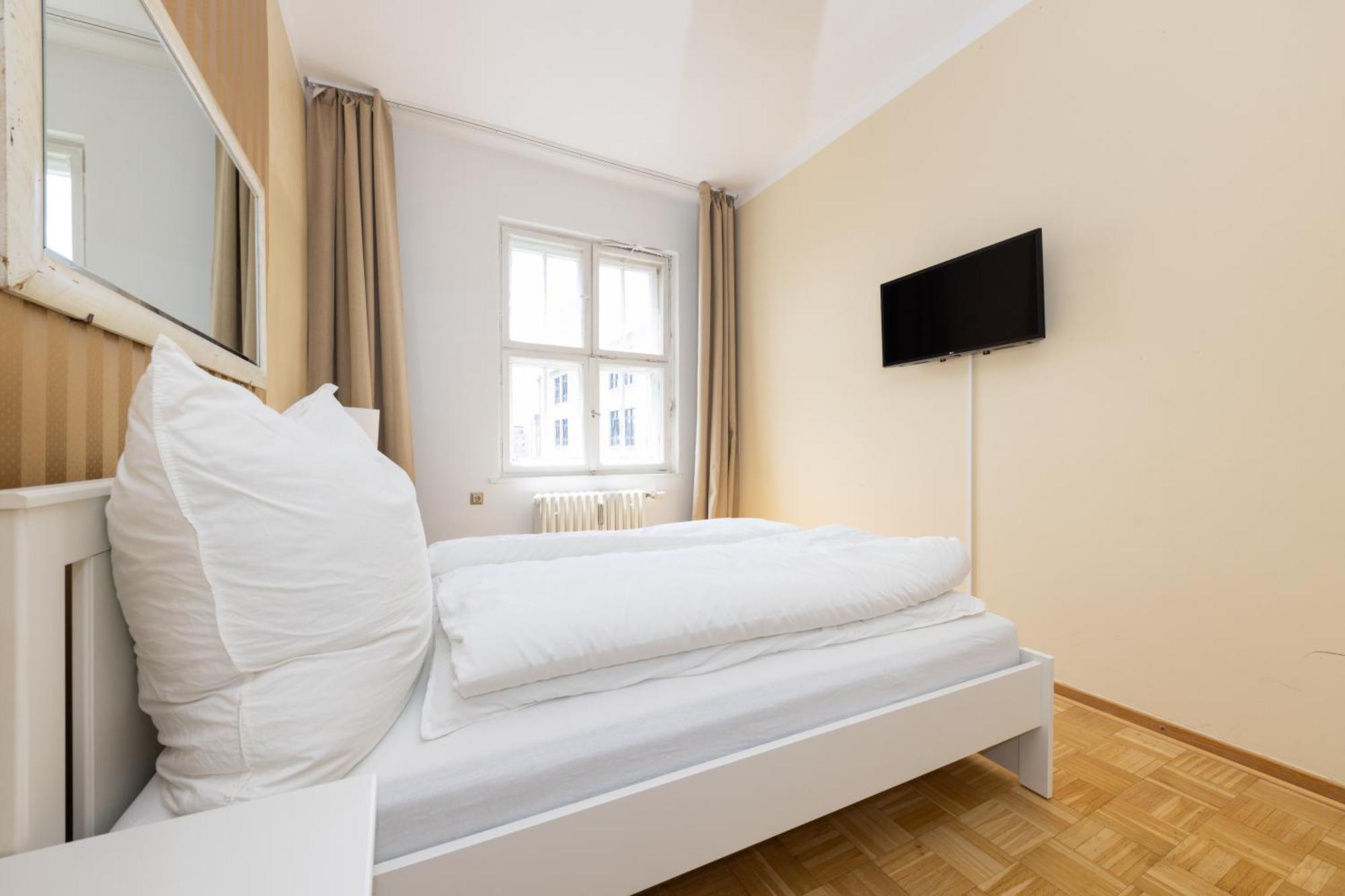 160qm 6-zimmer Banksi-galerie-apartment Hauptbahnhof Apartment
