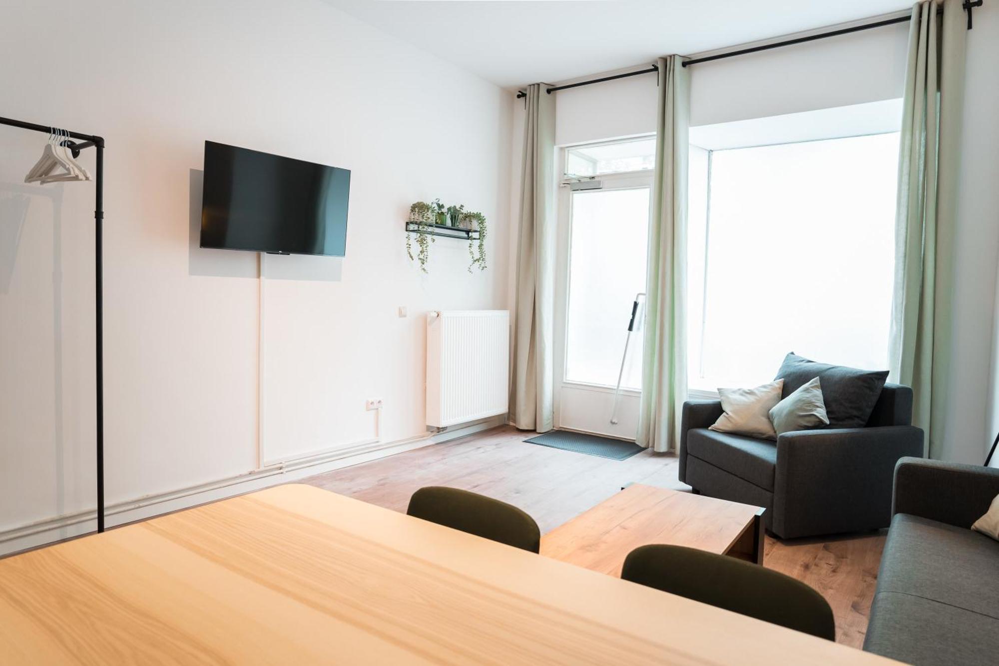 Spacious 1-bedroom In Kreuzberg Apartment *