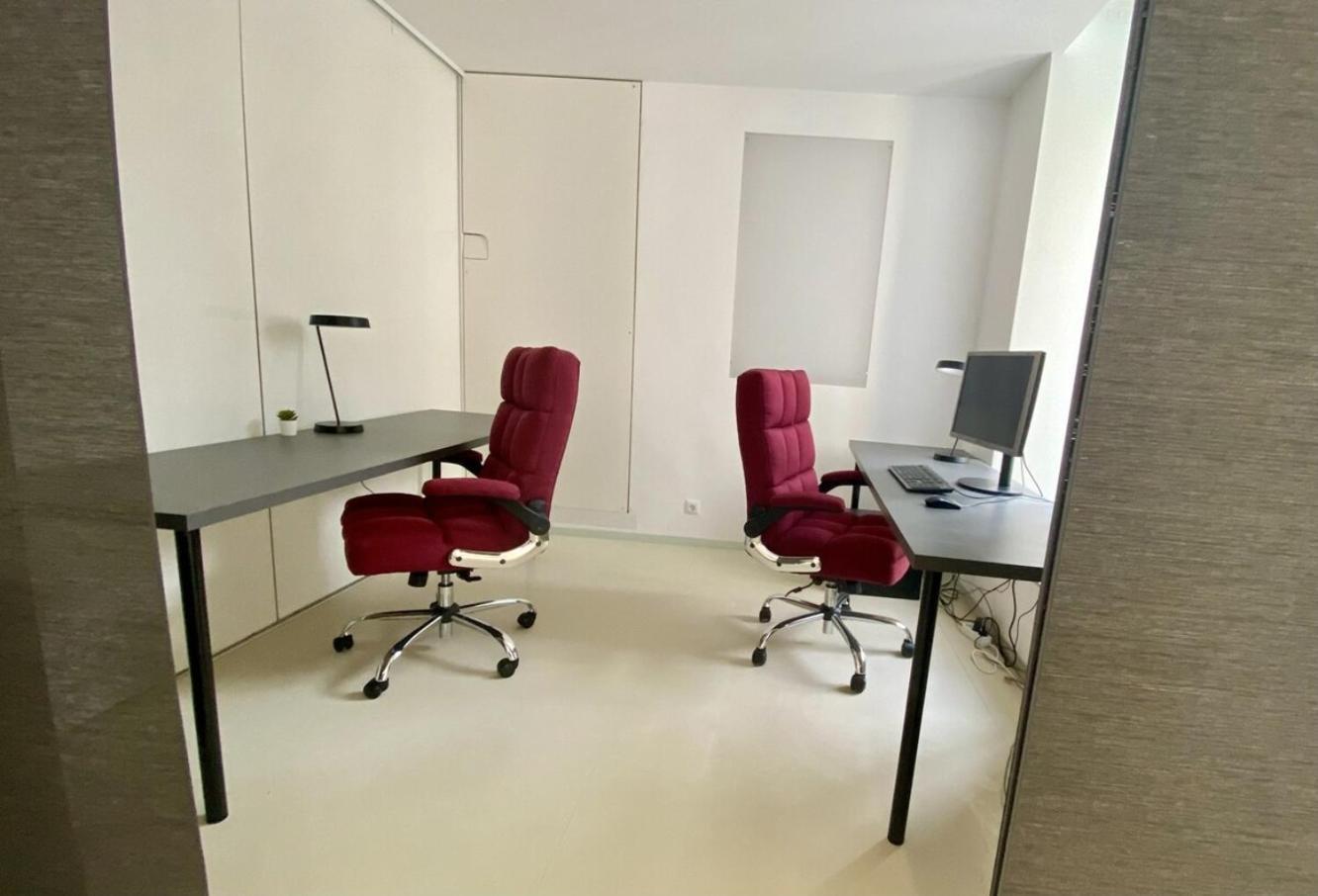 Loft With Pool Table, Kitchen Island & Gallery * Berlin
