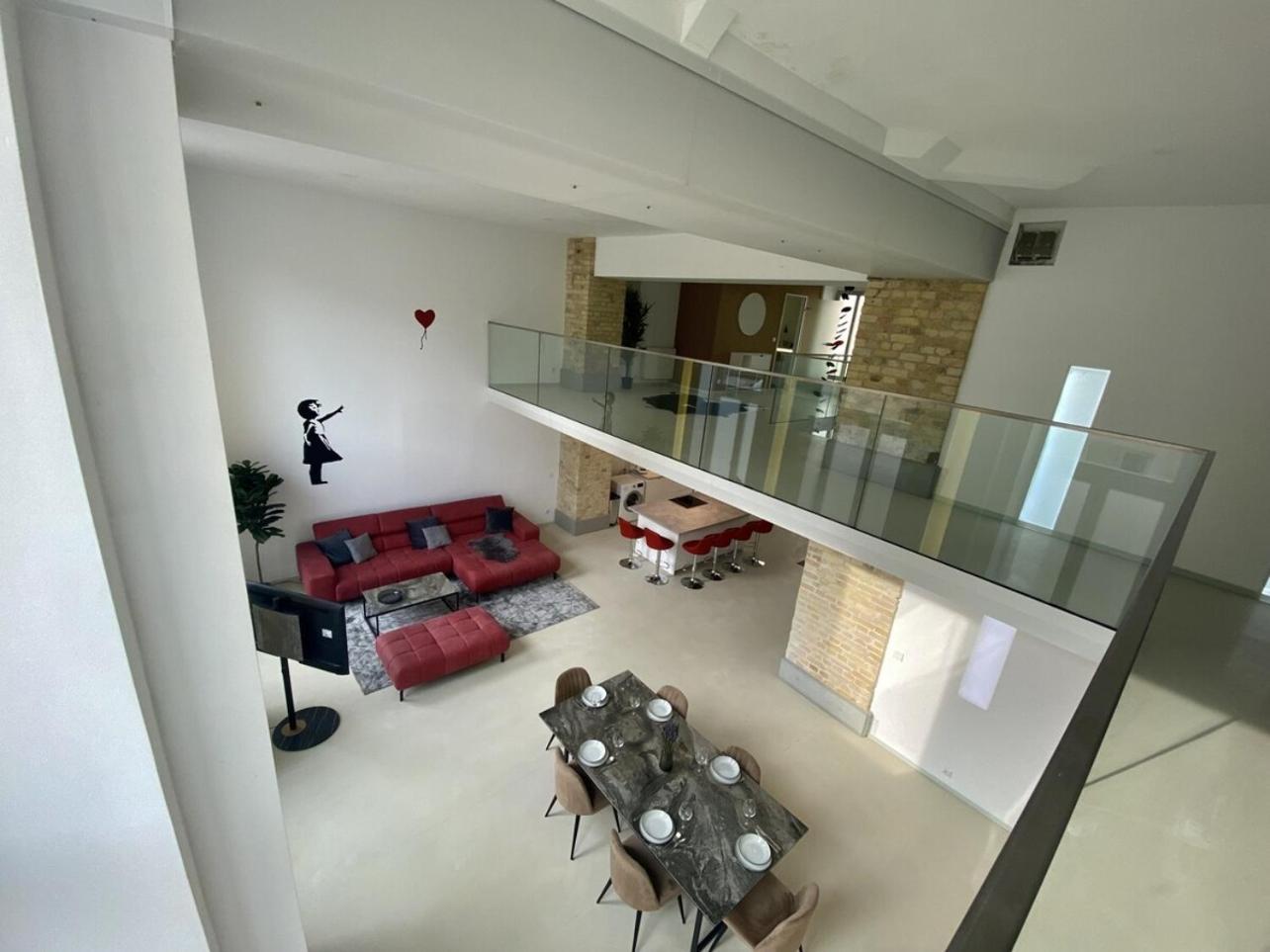 Loft With Pool Table, Kitchen Island & Gallery Berlin