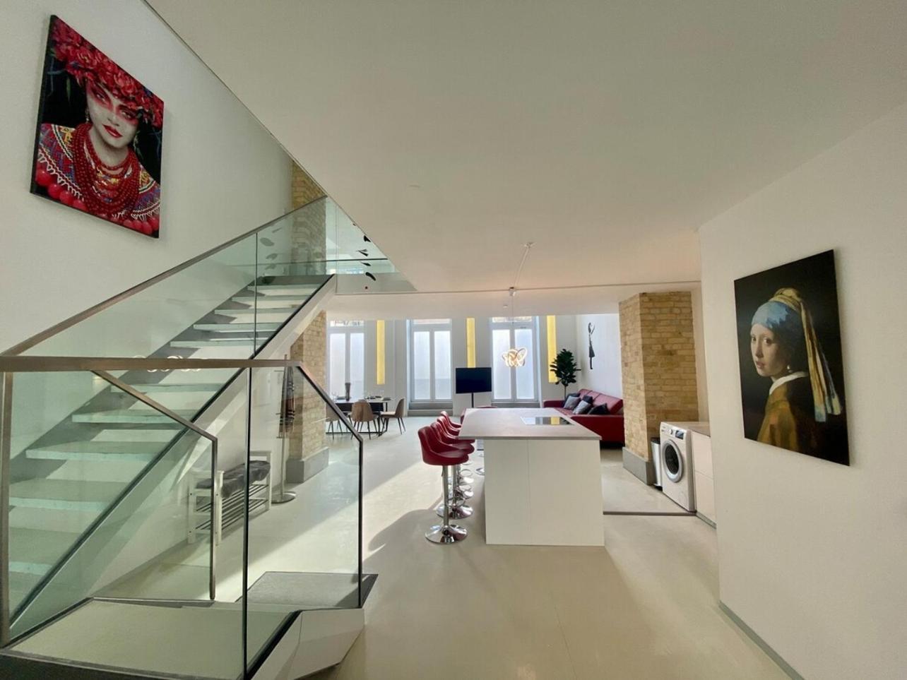 Loft With Pool Table, Kitchen Island & Gallery * Berlin