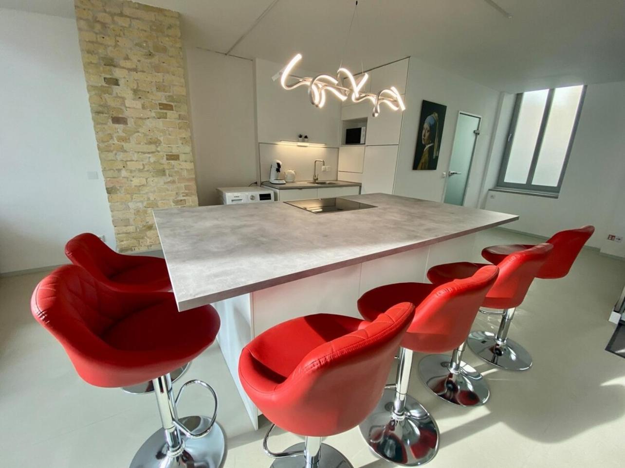 Loft With Pool Table, Kitchen Island & Gallery * Berlin