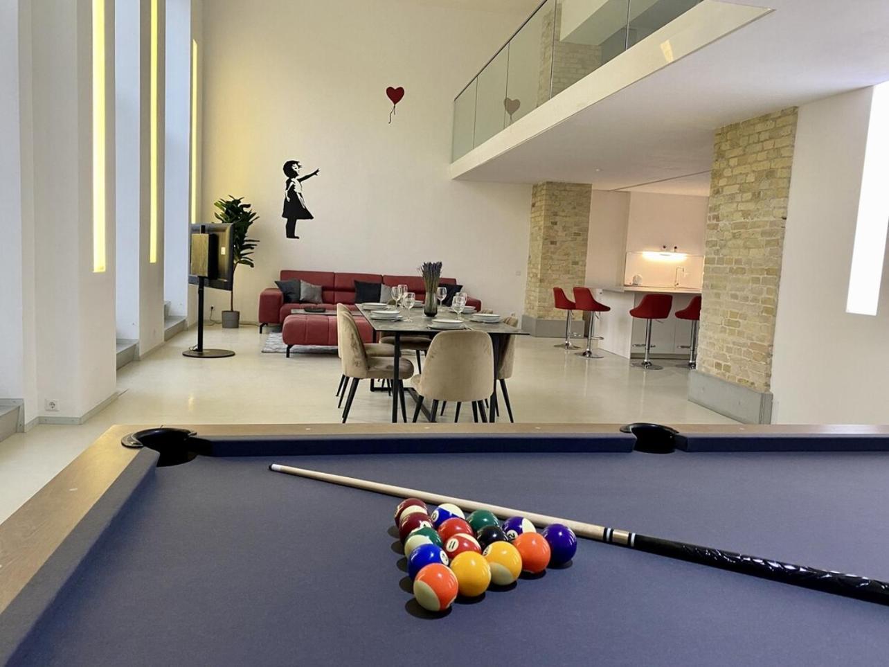 Loft With Pool Table, Kitchen Island & Gallery Apartment Berlin