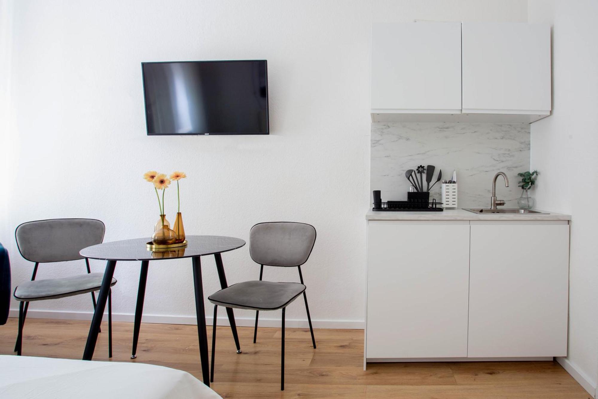 Bh5 Ron Apartment