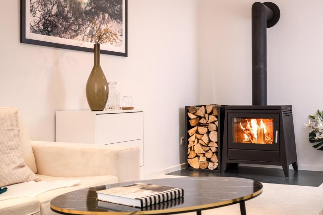 With Fireplace Near Underground Apartamento