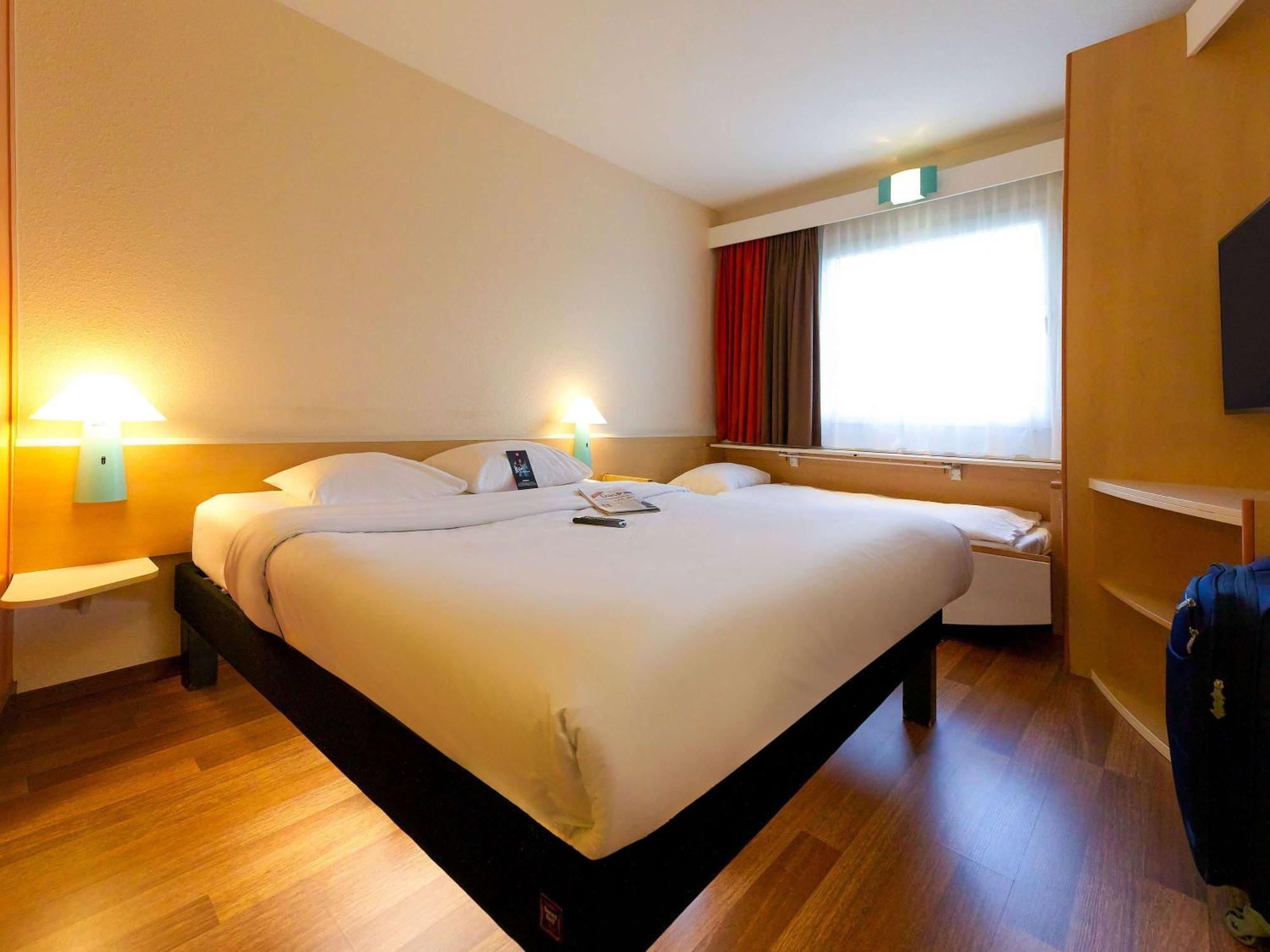 Ibis Potsdamer Platz Hotel 2*