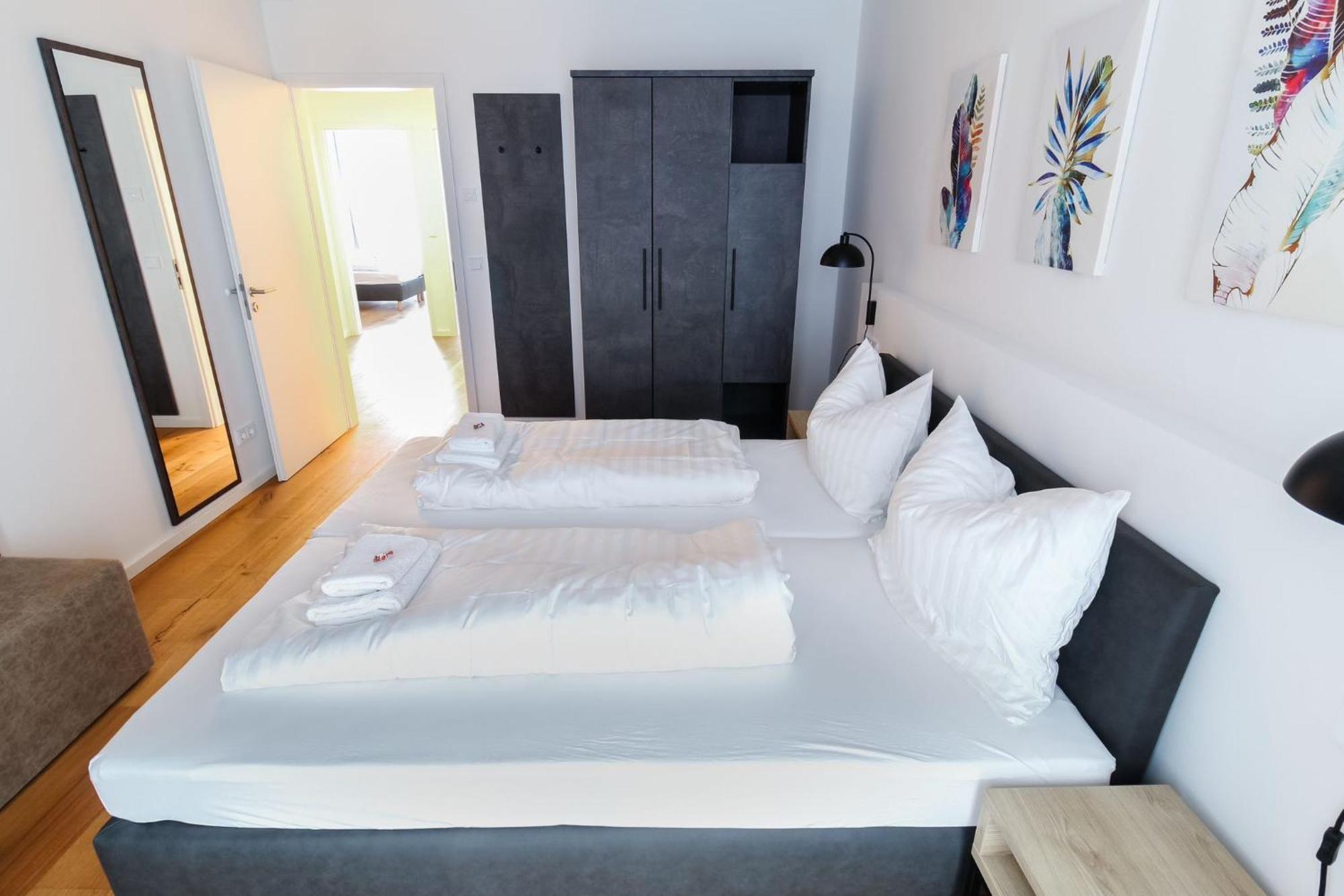 Helios Apartment *