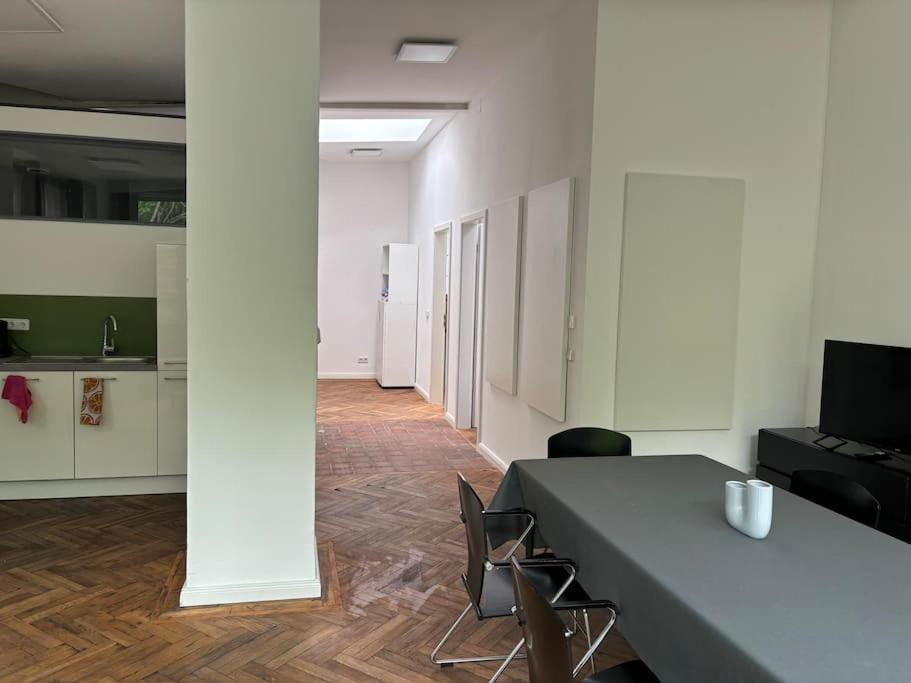 Zentrales Gartenhaus Loft In Ferienhaus