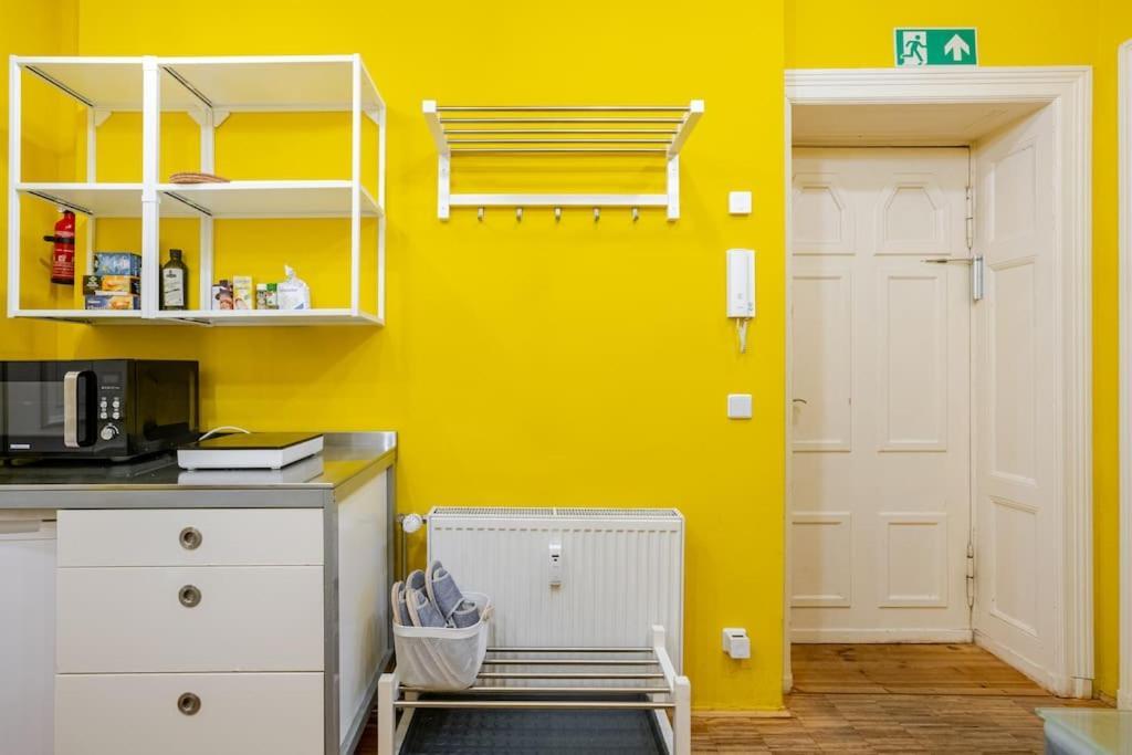Nap Club - Stylish & Quiet Base In Vibrant Kiez Apartment Berlin