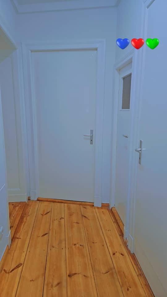 Sharedapartment 3 *
