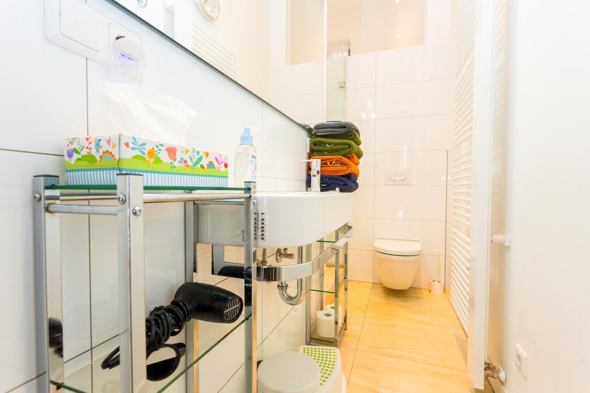 Aptc Downtown Monument4rent Near Checkpoint Charlie *