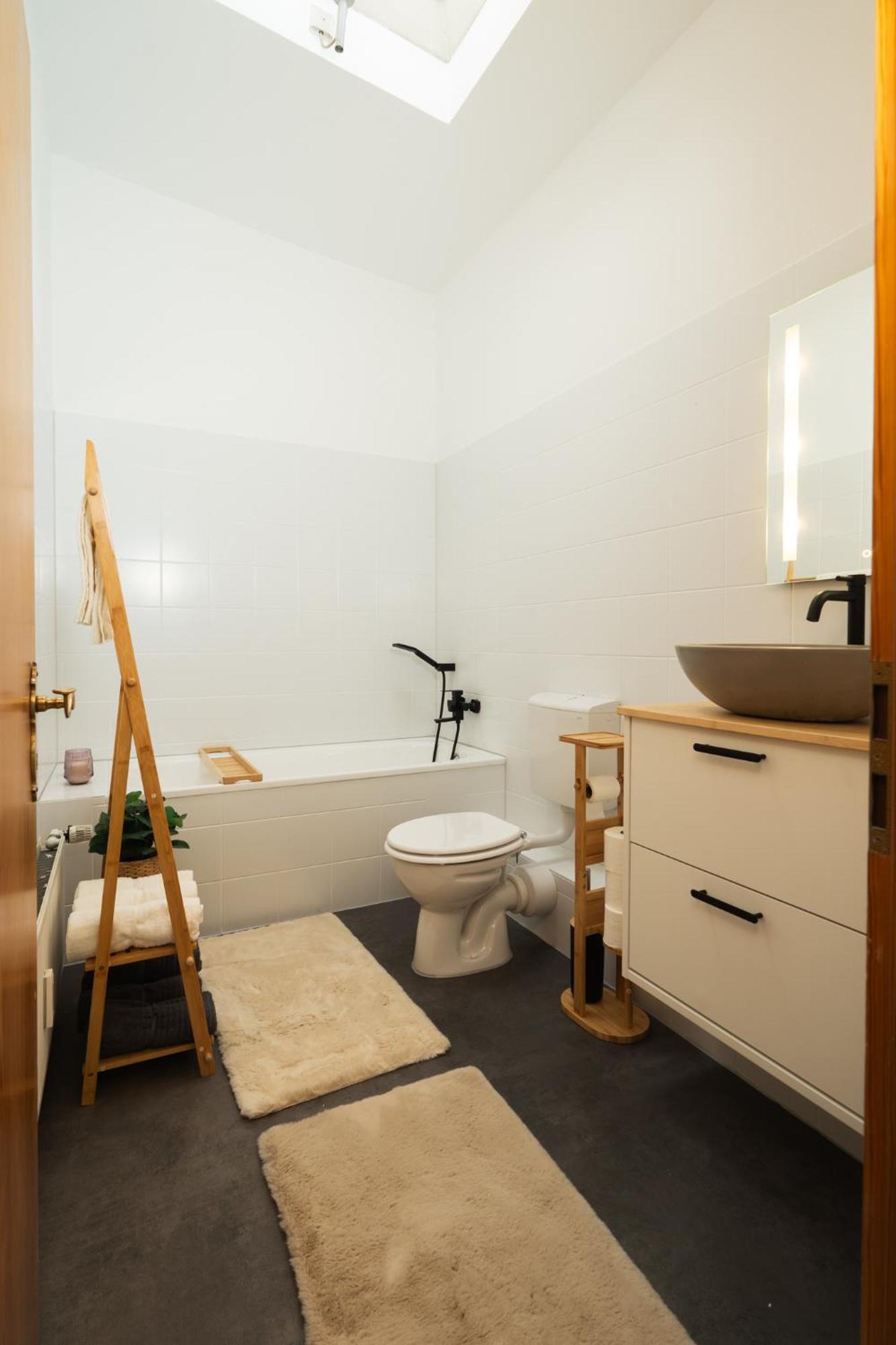 Apartment Staywell - Bright And Cozy Flat In *