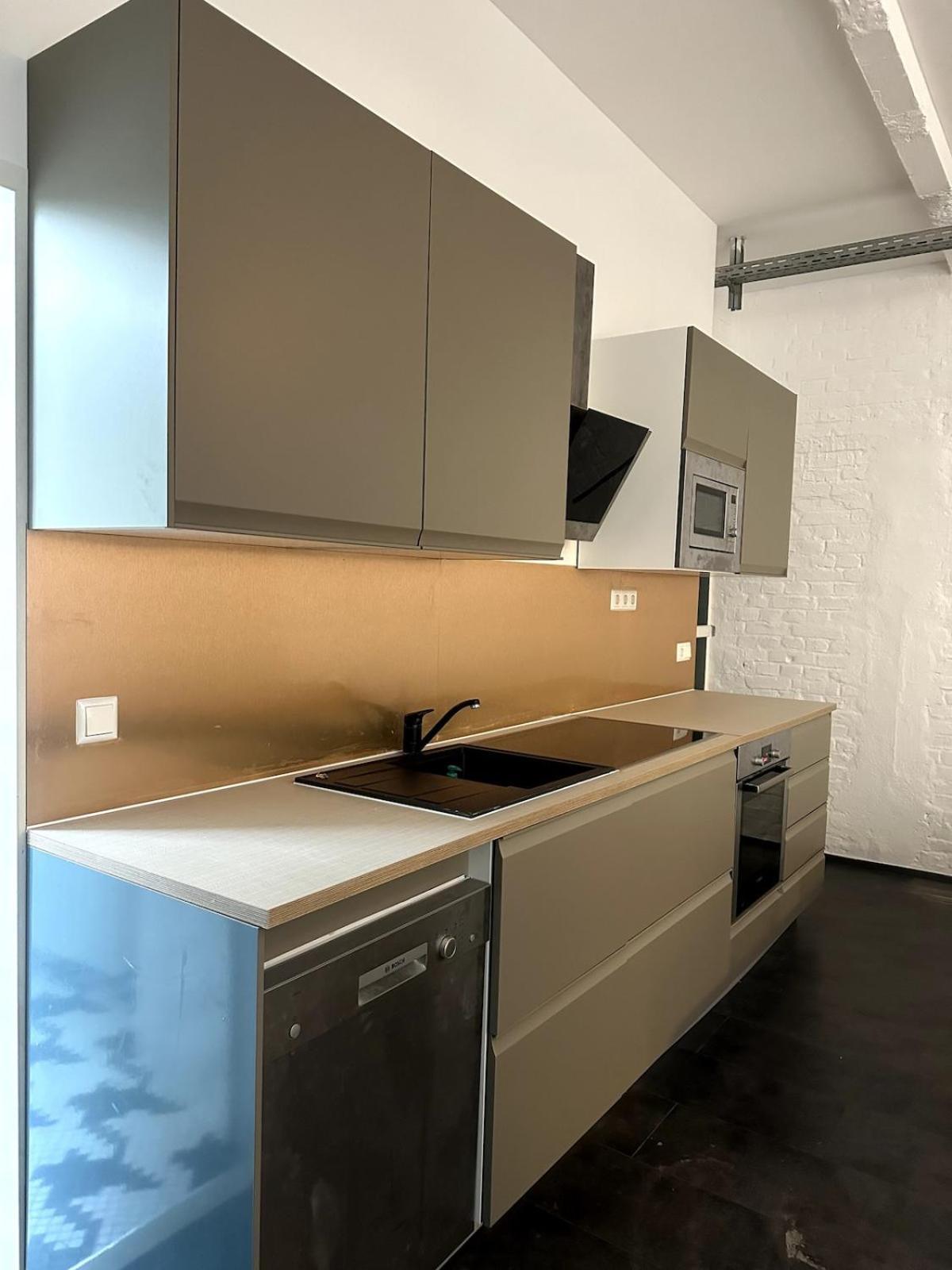 Classic Black In Vibrant Area 6 Apartamento *