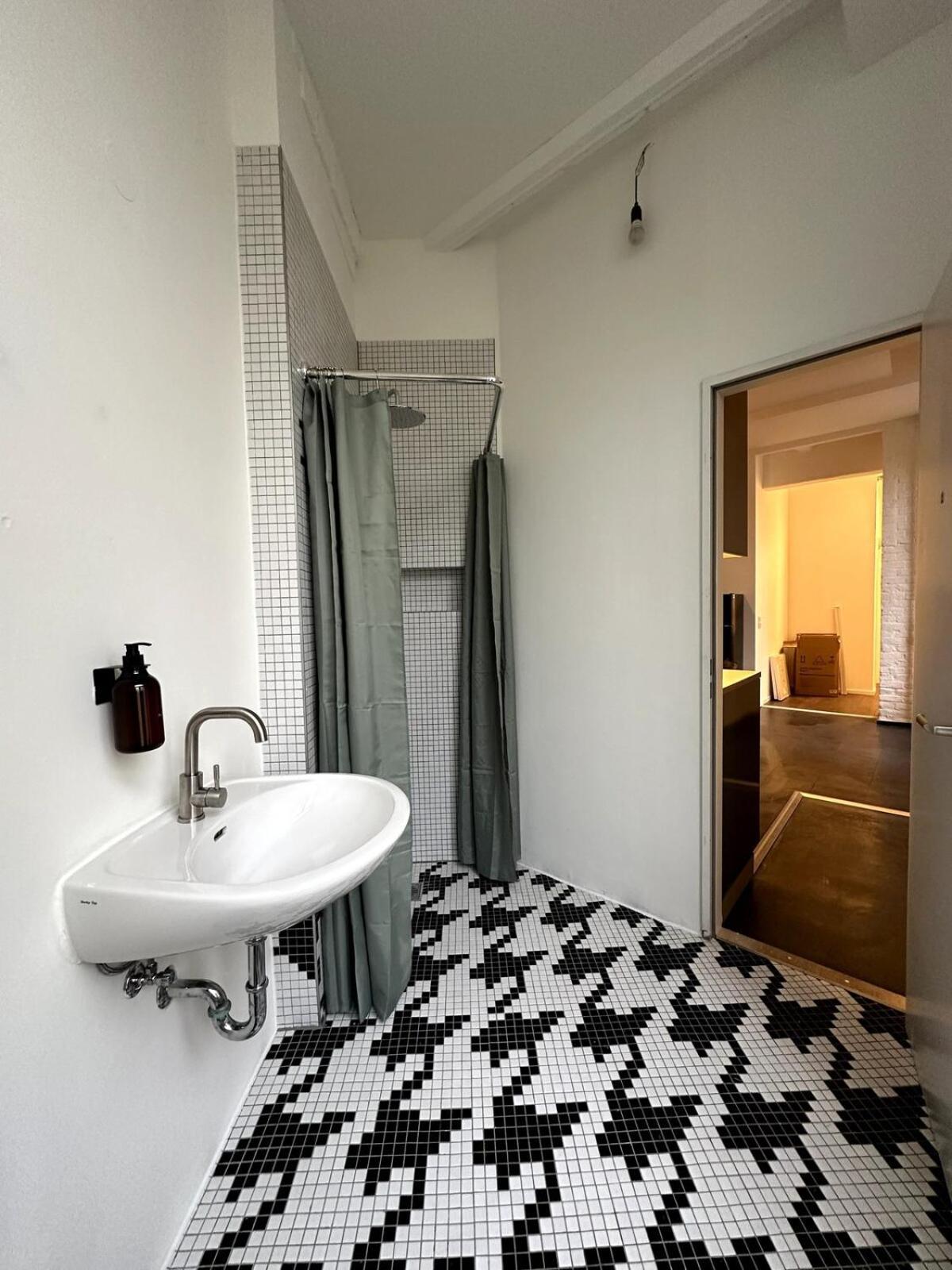 Elegant Gray In Vibrant Area 2 *