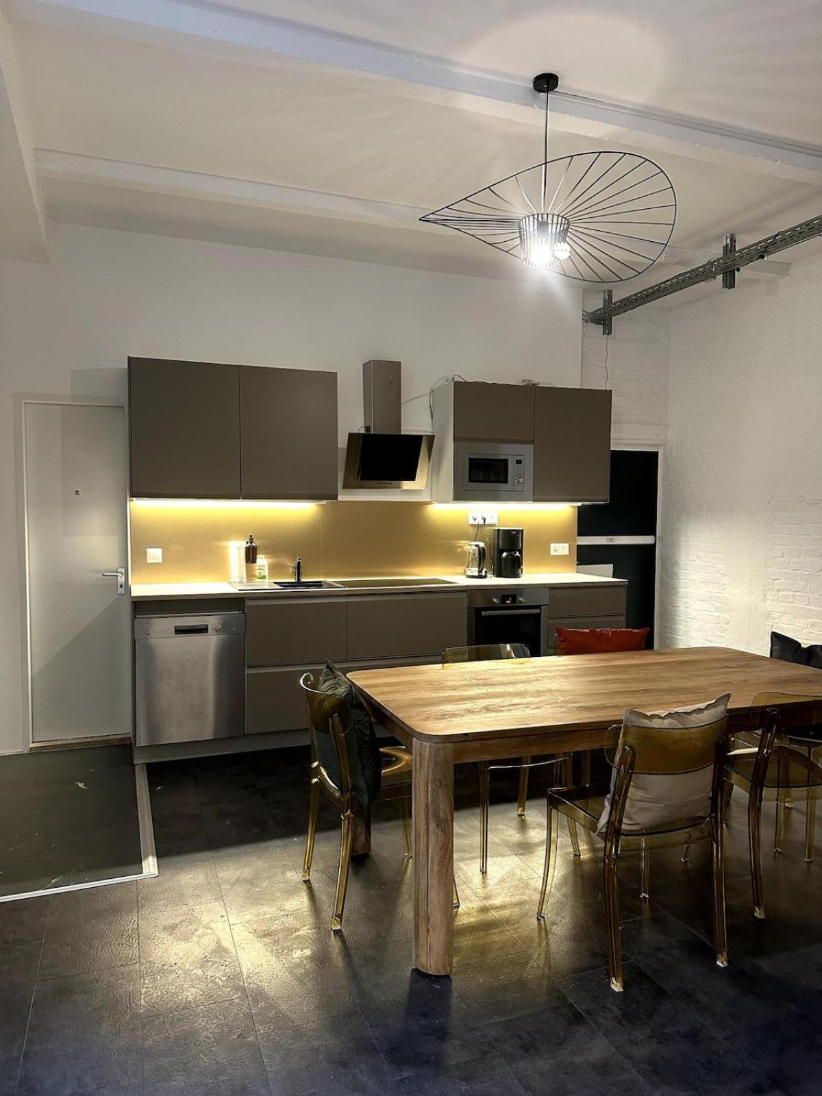 Elegant Gray In Vibrant Area 2 * Berlin