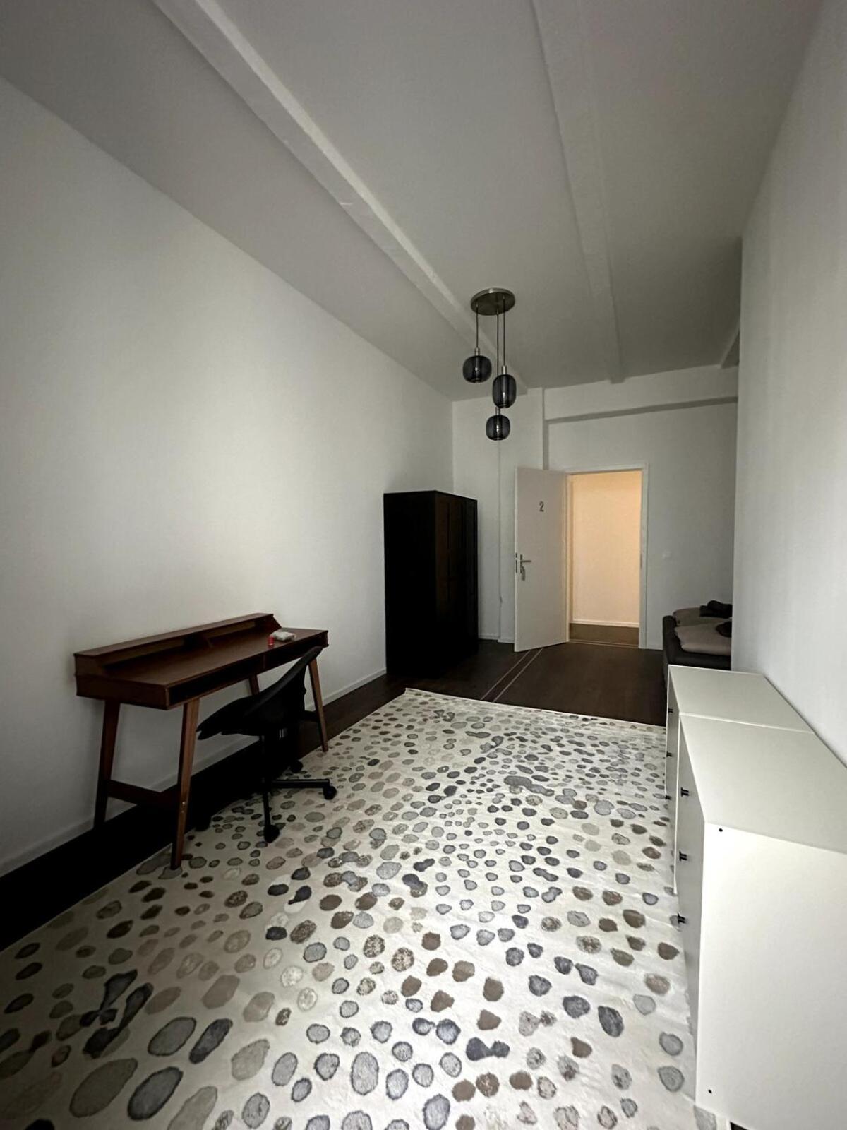 Elegant Gray In Vibrant Area 2 Apartment *