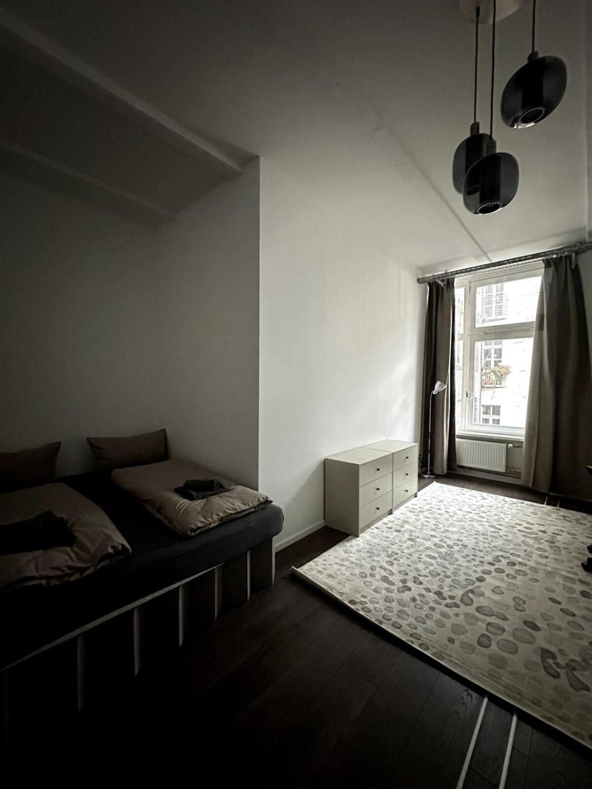 Elegant Gray In Vibrant Area 2 Apartment