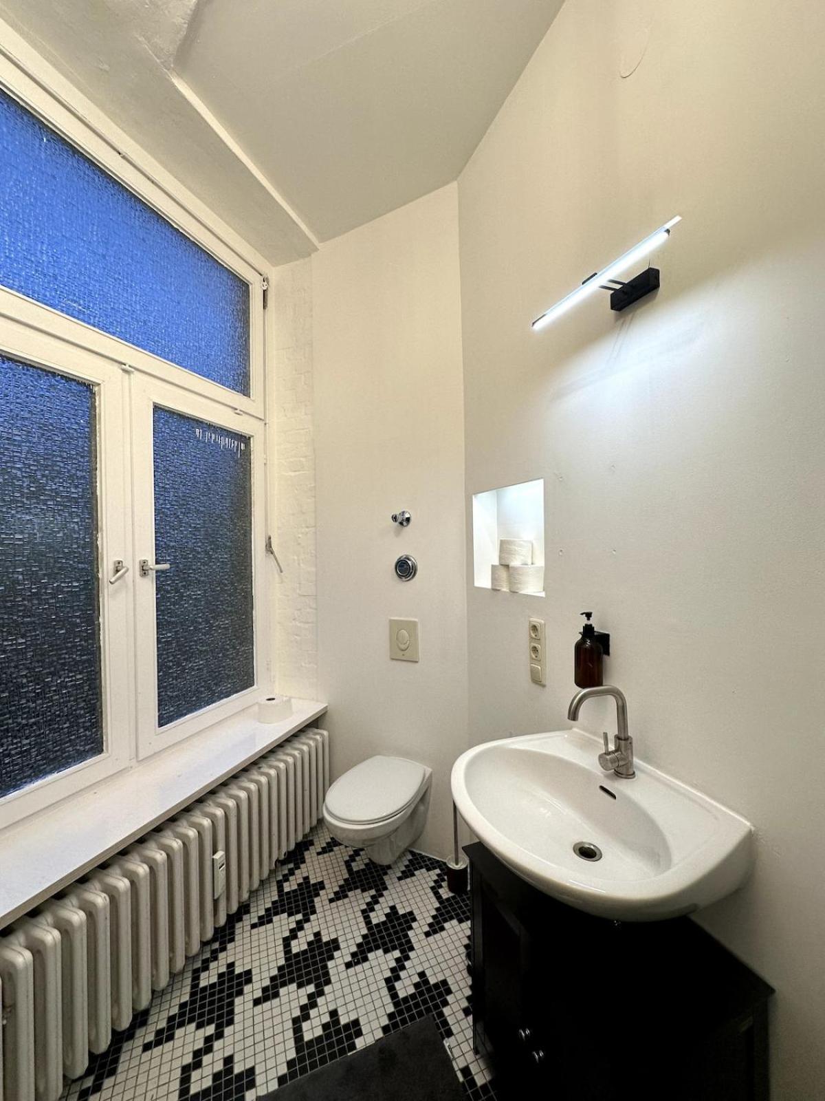 Apartamento Classic Black In Vibrant Area 6