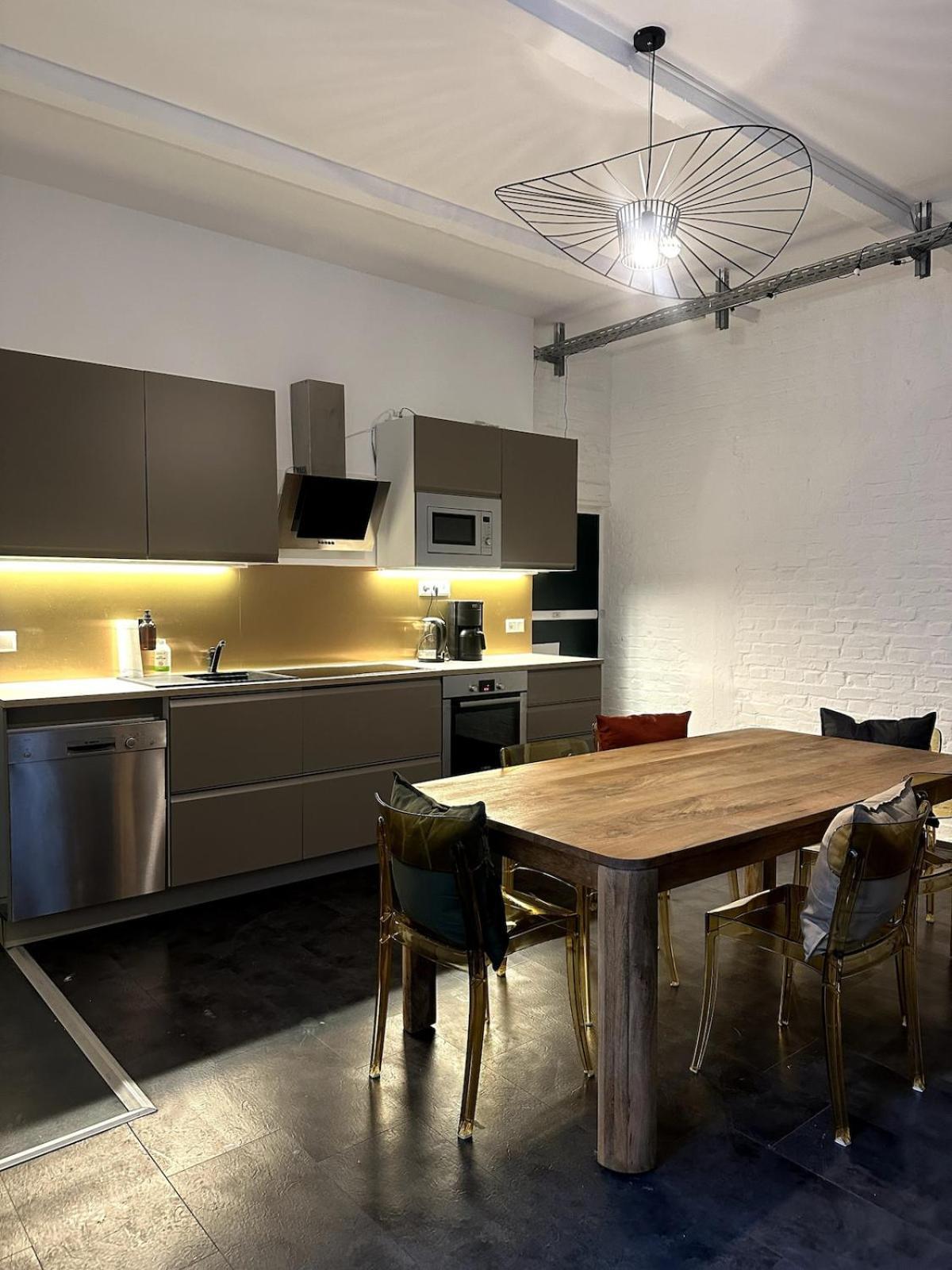 Apartamento Classic Black In Vibrant Area 6 *