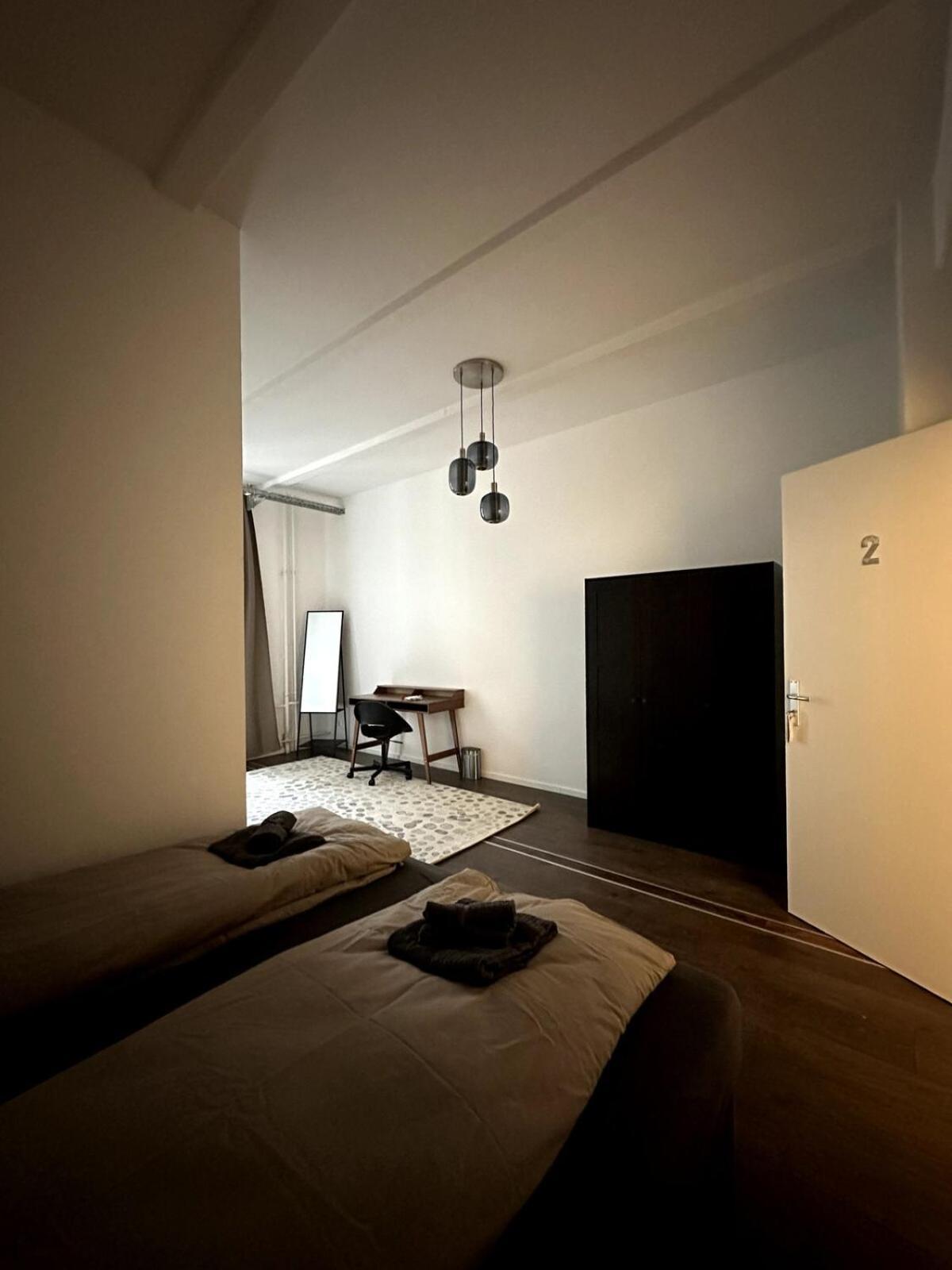 Elegant Gray In Vibrant Area 2 Apartment