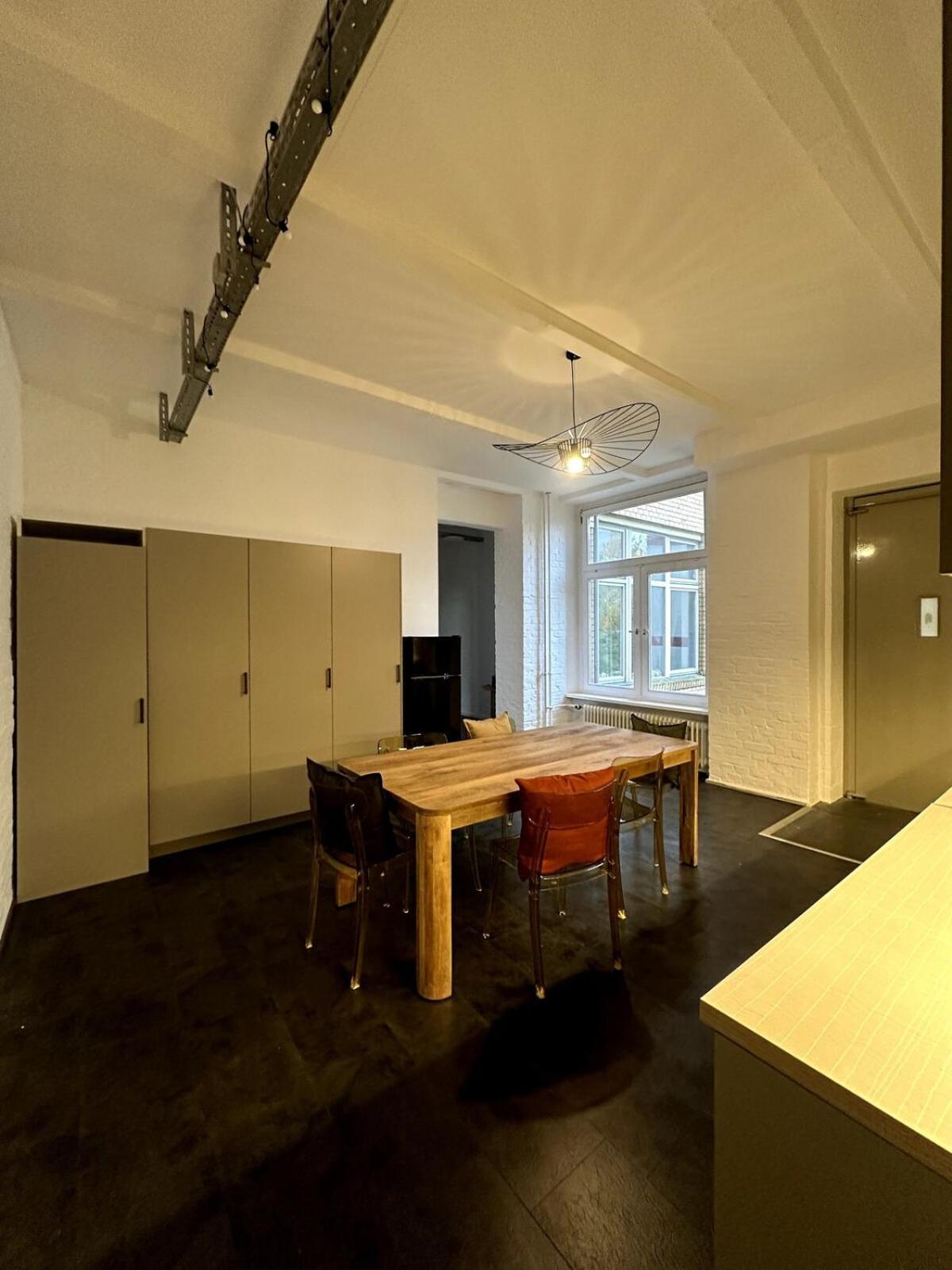 Elegant Gray In Vibrant Area 2 Berlin