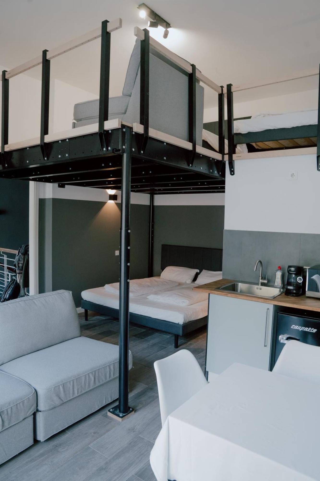 12 Monkeys Apartment *