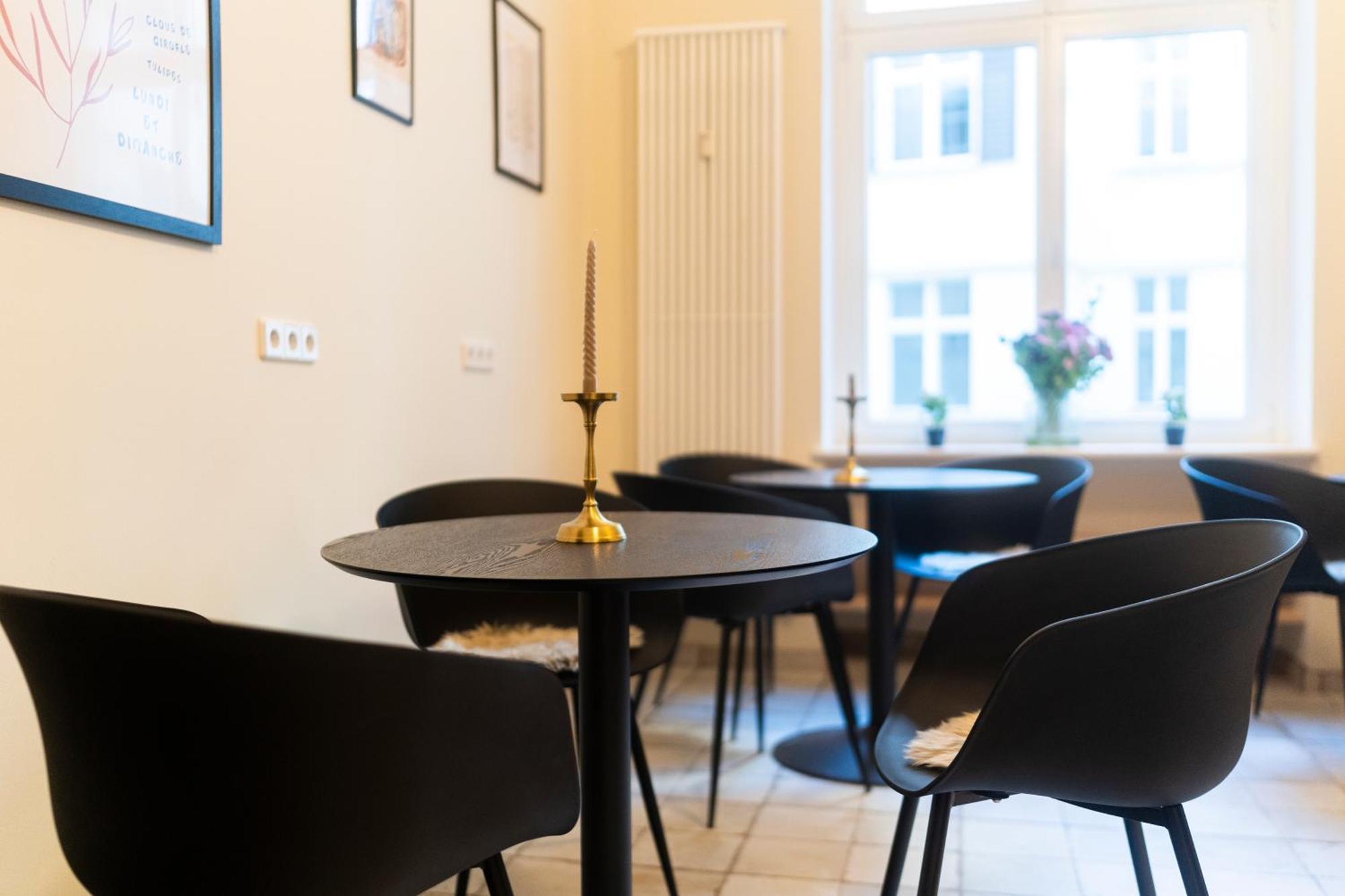Homestay Jomi Stays, Brandenburgische Strasse 16 - Wohnen Beim Kurfuerstendamm Berlin