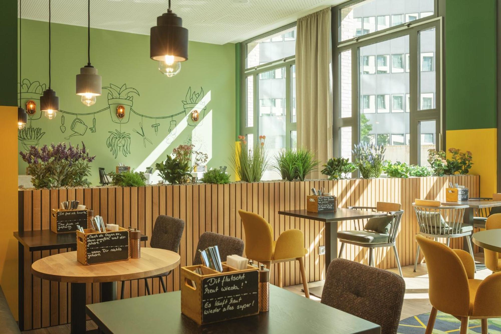 - The Niu, Dwarf Schoeneberg By Ihg Hotel