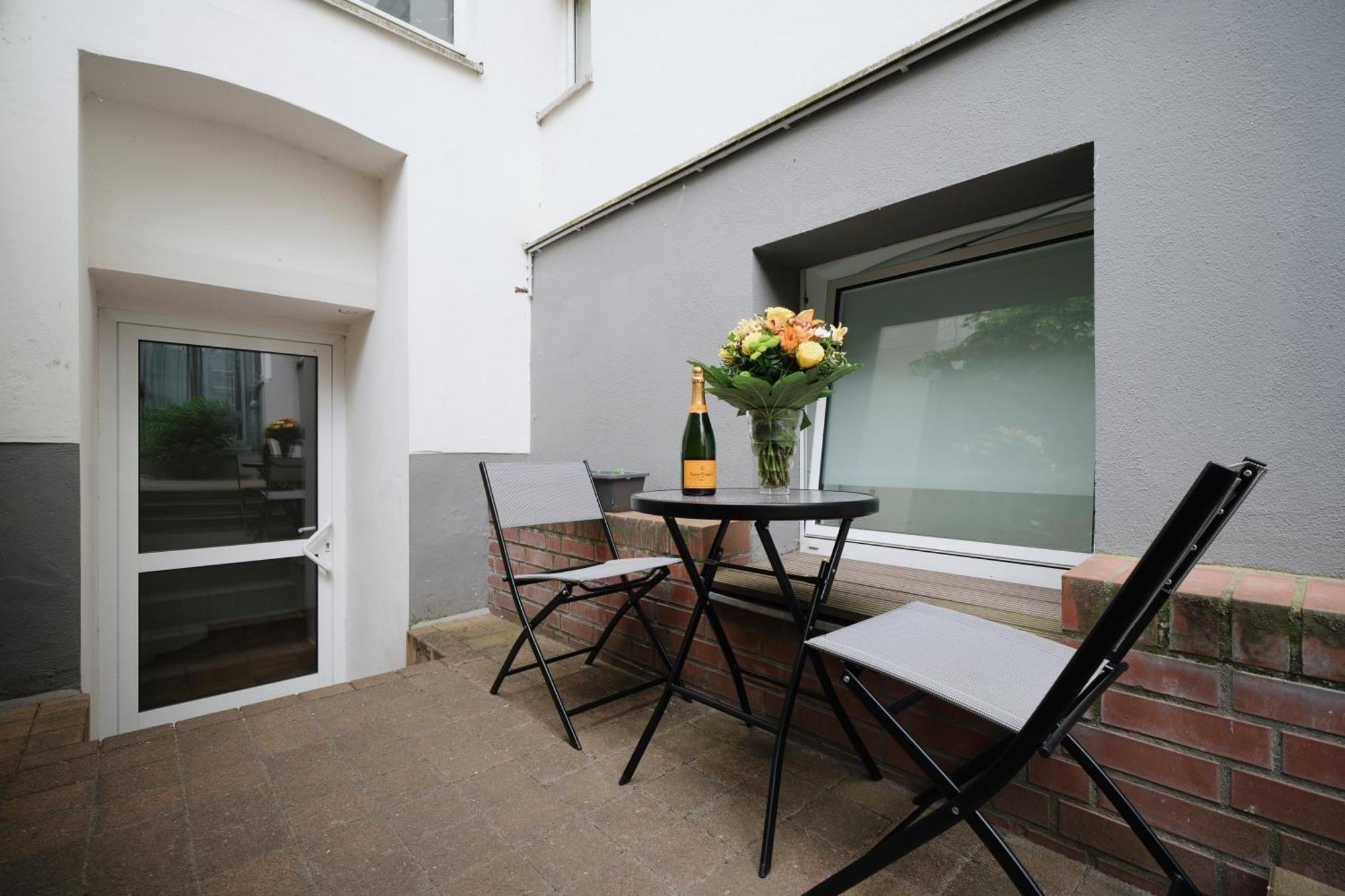 Apartment Homely - Cozy Studio, Modern, Near Theater & Kurfuerstendamm