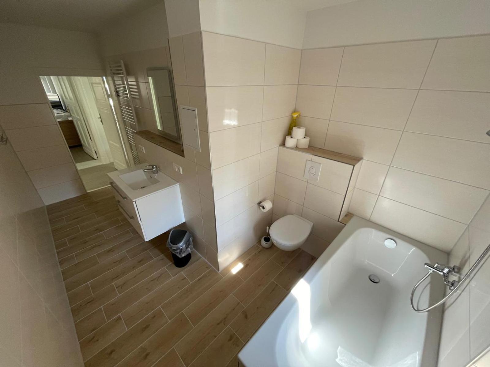 Atze4 Monteurzimmer Fuer 6 Personen Berlim