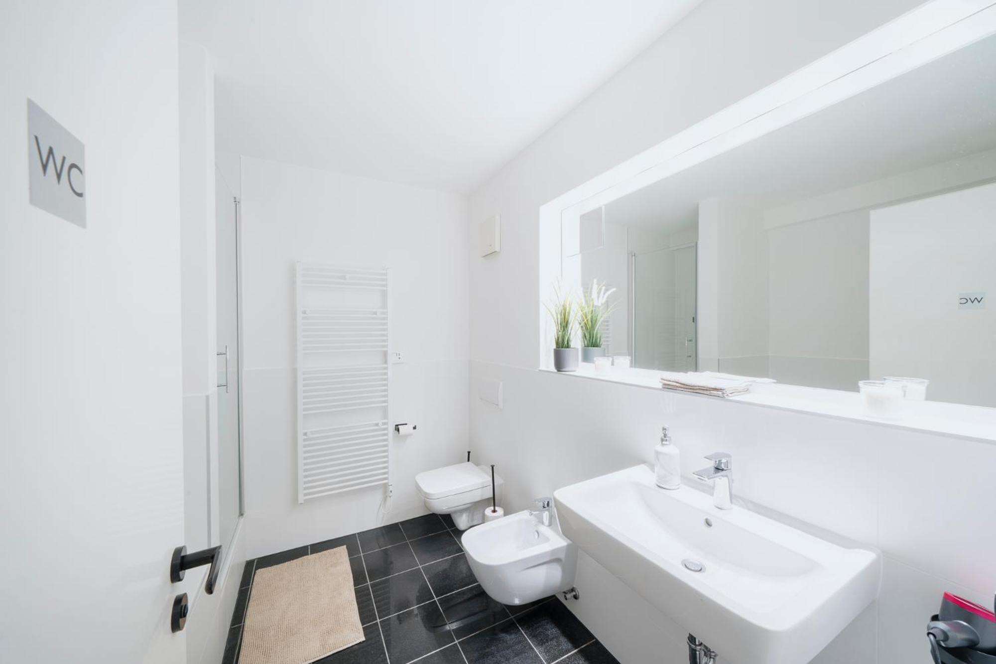 Apartment Luxurious 105m2 Penthouse In Prime Location 4 Bedroms & Balcony Berlin