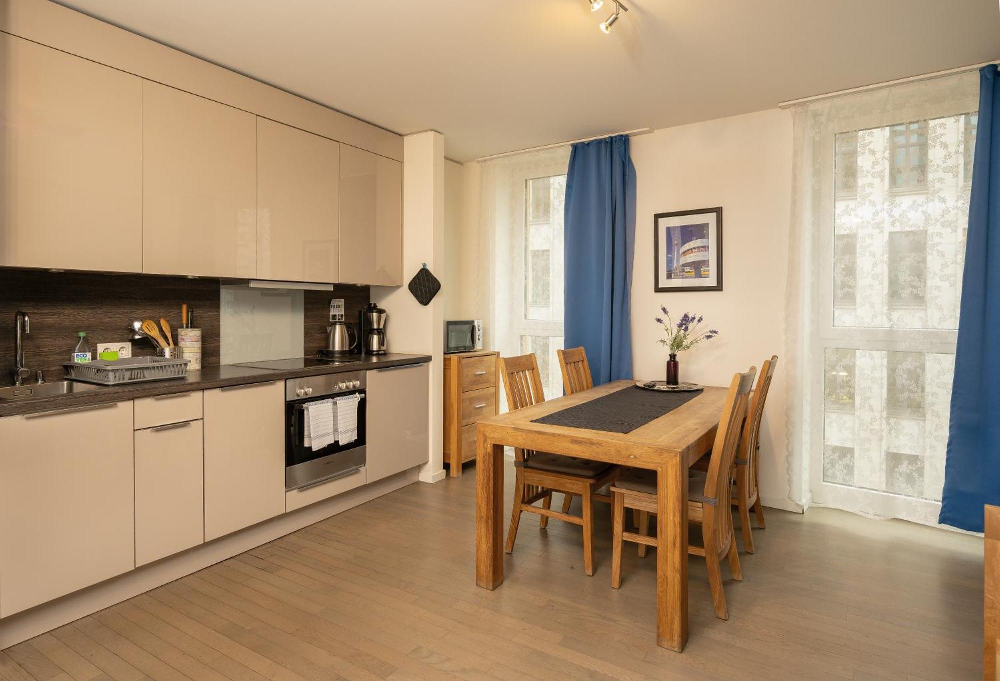 At Alexanderplatz Apartment *