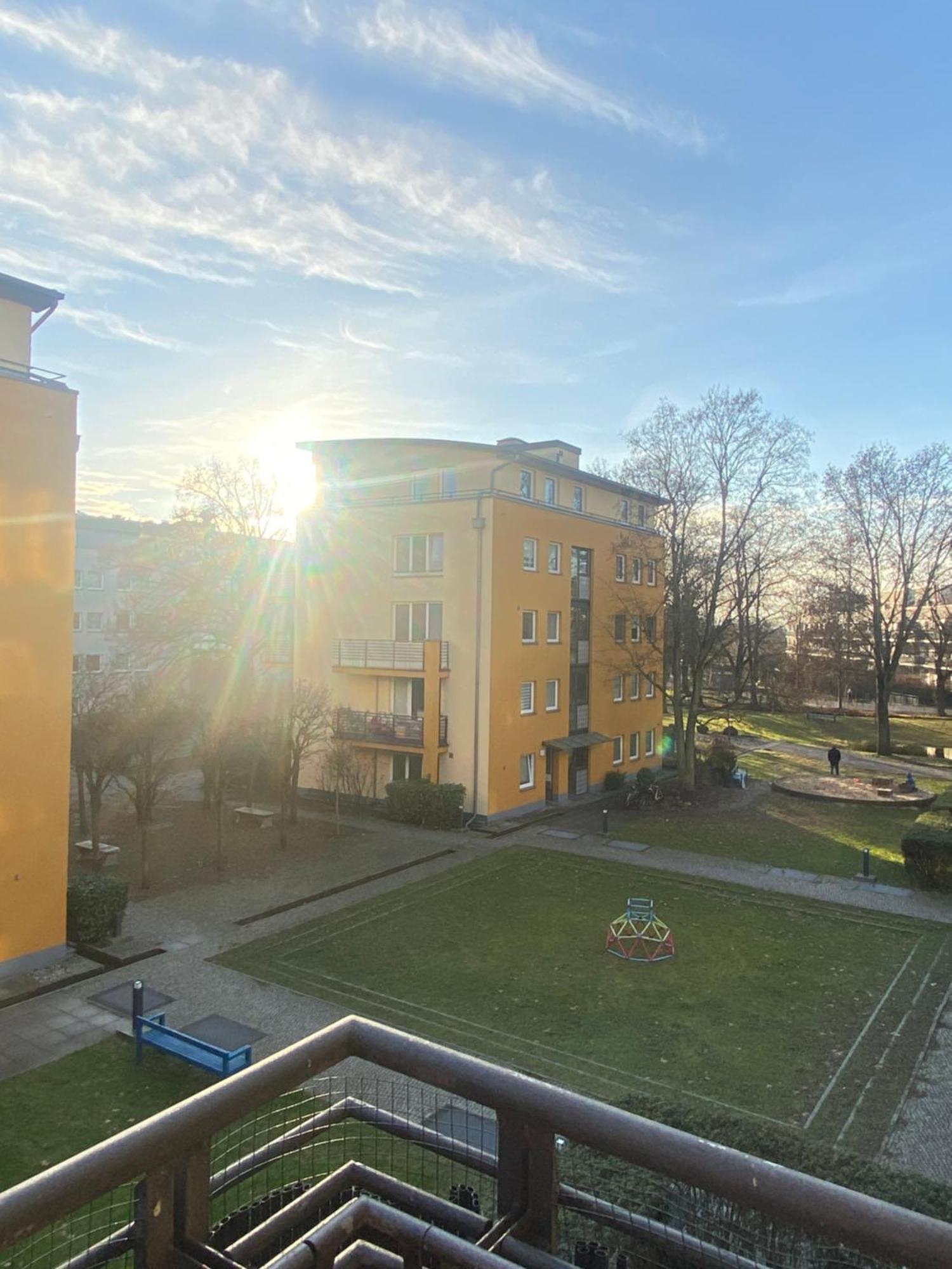 Guest house Modern Sunny Flat In Neukolln *