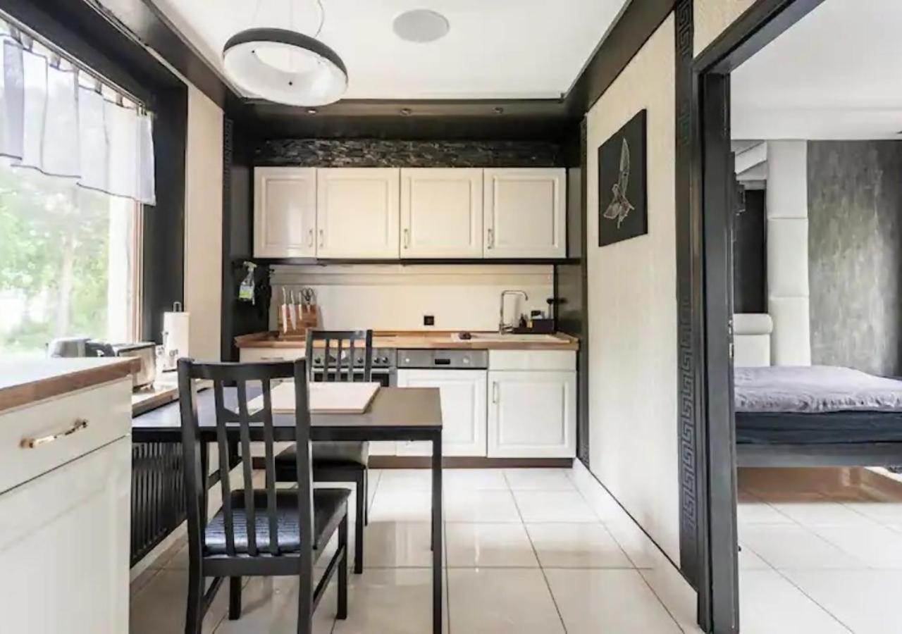 Miet-kamp Ruhig, Zentral, Nahe Messe, Ausgefallenes Design 2 Schlafzimmer Apartment Berlin