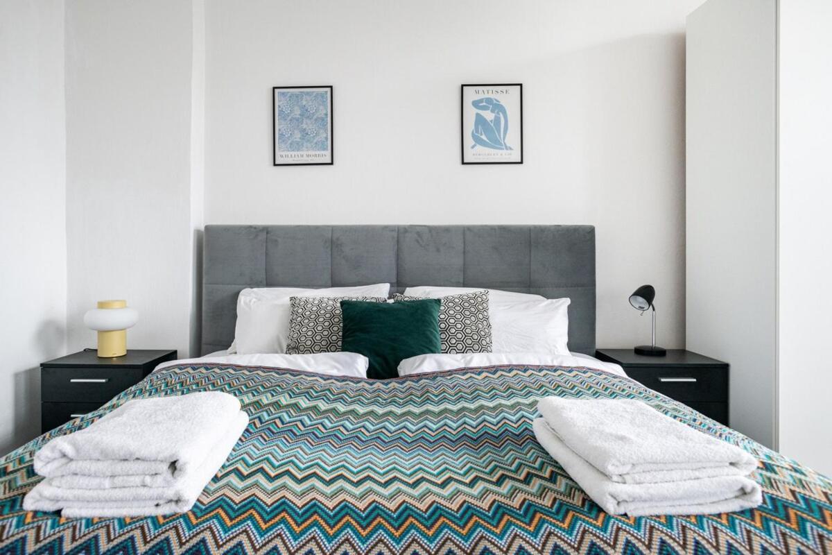 Homely - Spacious, Modern, S-bahn Nearby , Groups & Families Apartamento