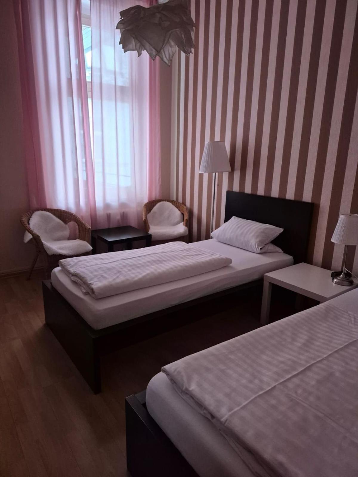 Hotel-pension Charlottenburg Guest house *